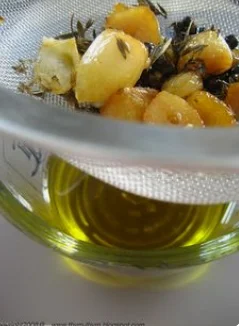 garlic in oil botulism risk for seniors - illustration 8