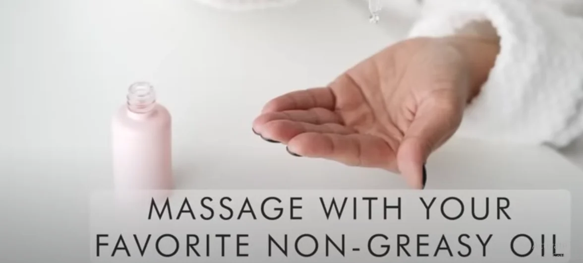 Hand massage technique to reduce wrinkles and improve skin elasticity