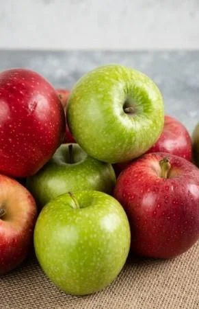 Apples and berries that reduce phlegm naturally